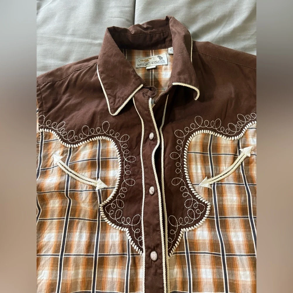 Vintage ladies pearl snap yoke Brown Plaid Western Snap-Front Shirt - Picture 4 of 10